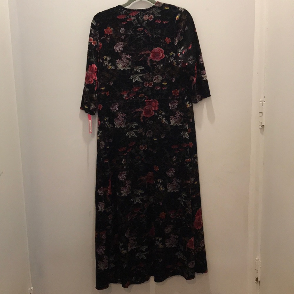 Velvet Robe - Picture 2 of 7